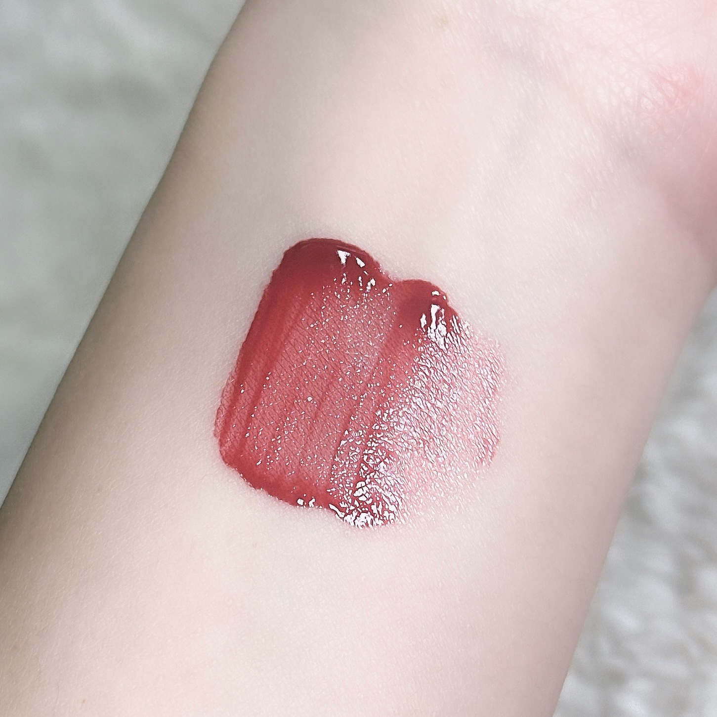 ジューシーラスティングティント 06 フィグフィグ(FIGFIG)/rom&nd/リップティントを使ったクチコミ（2枚目）