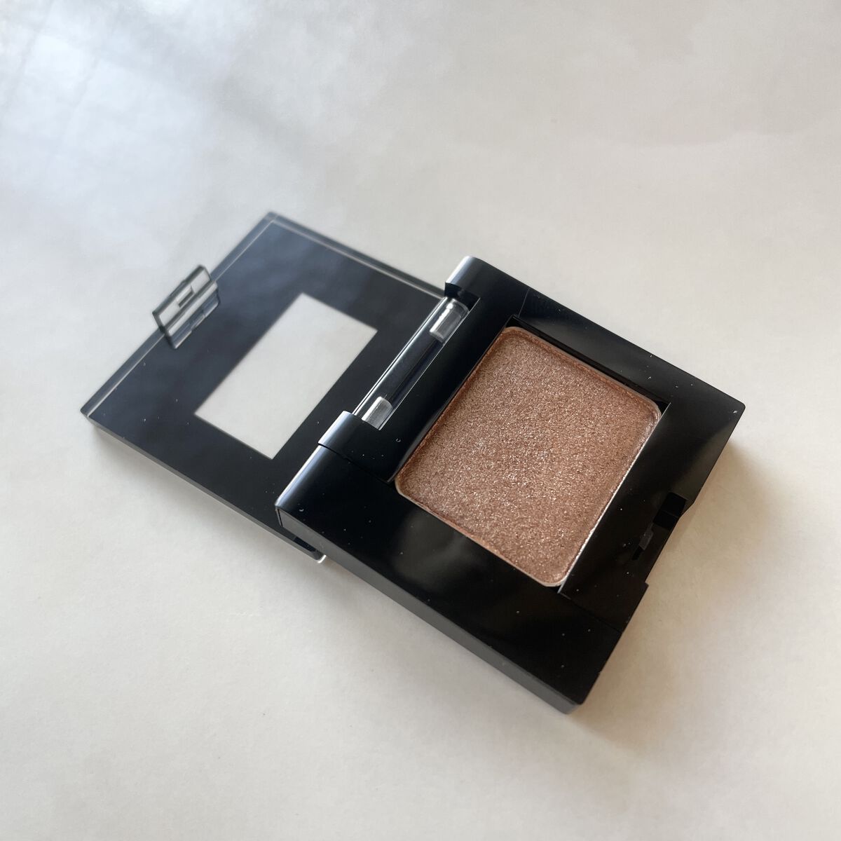 プレスド アイシャドー（レフィル） ME ライトベージュ 825 A/shu uemura/単色アイシャドウを使ったクチコミ（2枚目）