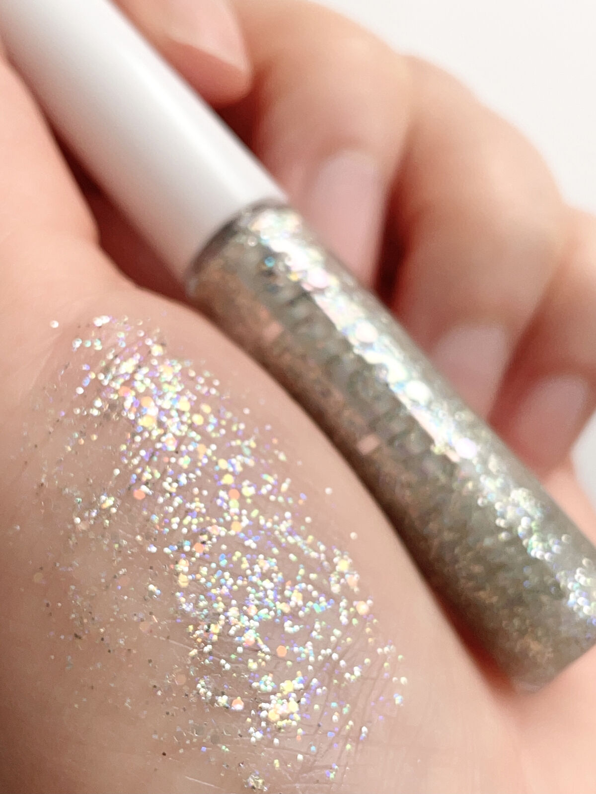 グリッター イルミネーションライナー R 05オーロラシャワー/CipiCipi/リキッドアイライナーを使ったクチコミ（1枚目）