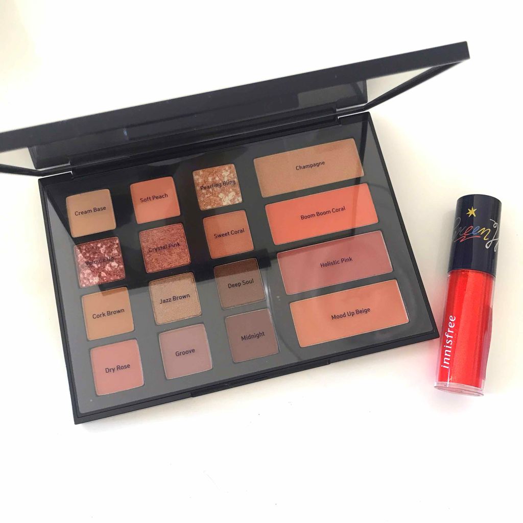 な な on LIPS 「innisfreeのホリデー💜パレットにはアイシャドウ12色ハ..」(1枚目)