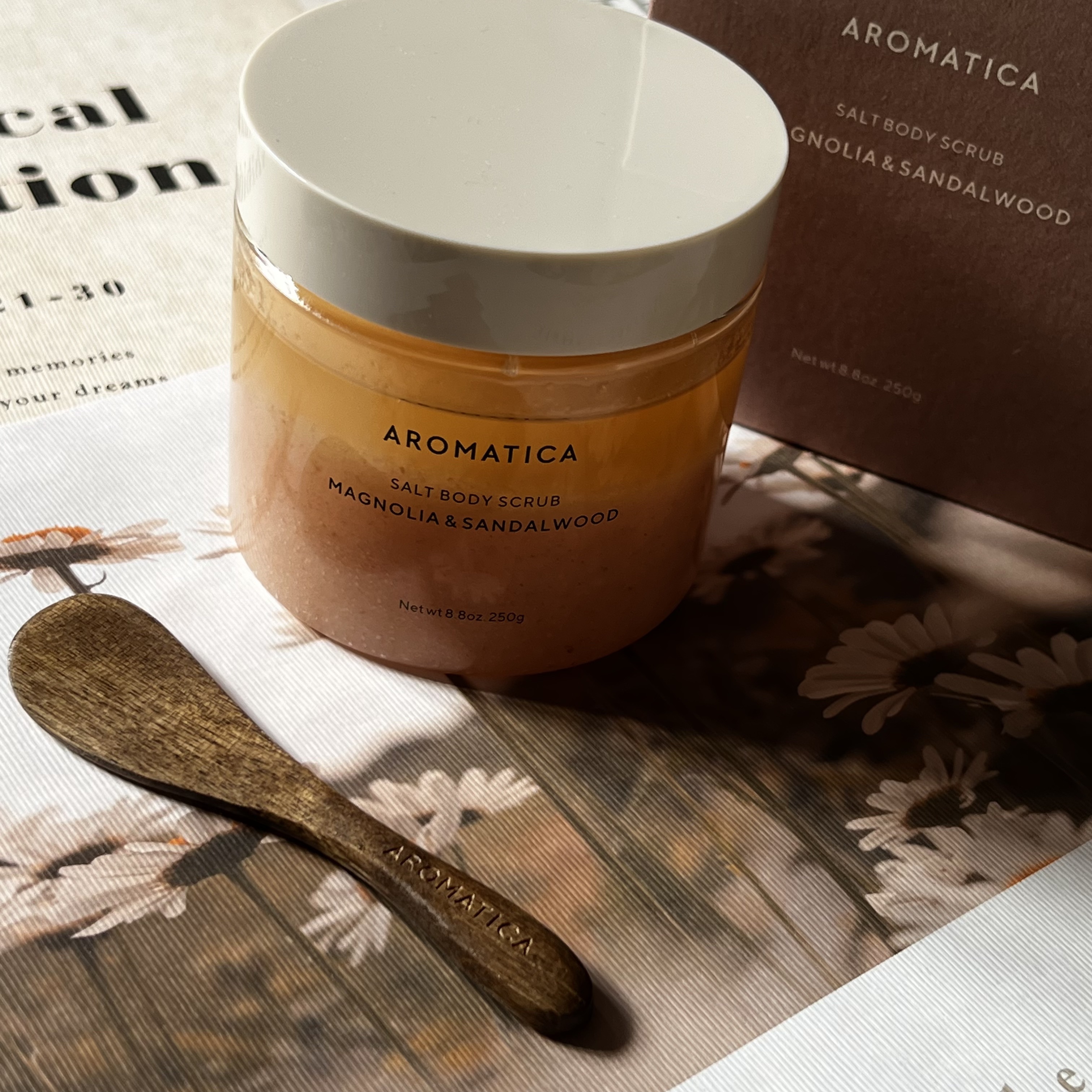 ソルトボディスクラブマグノリア＆サンダルウッド/AROMATICA/ボディスクラブを使ったクチコミ（1枚目）