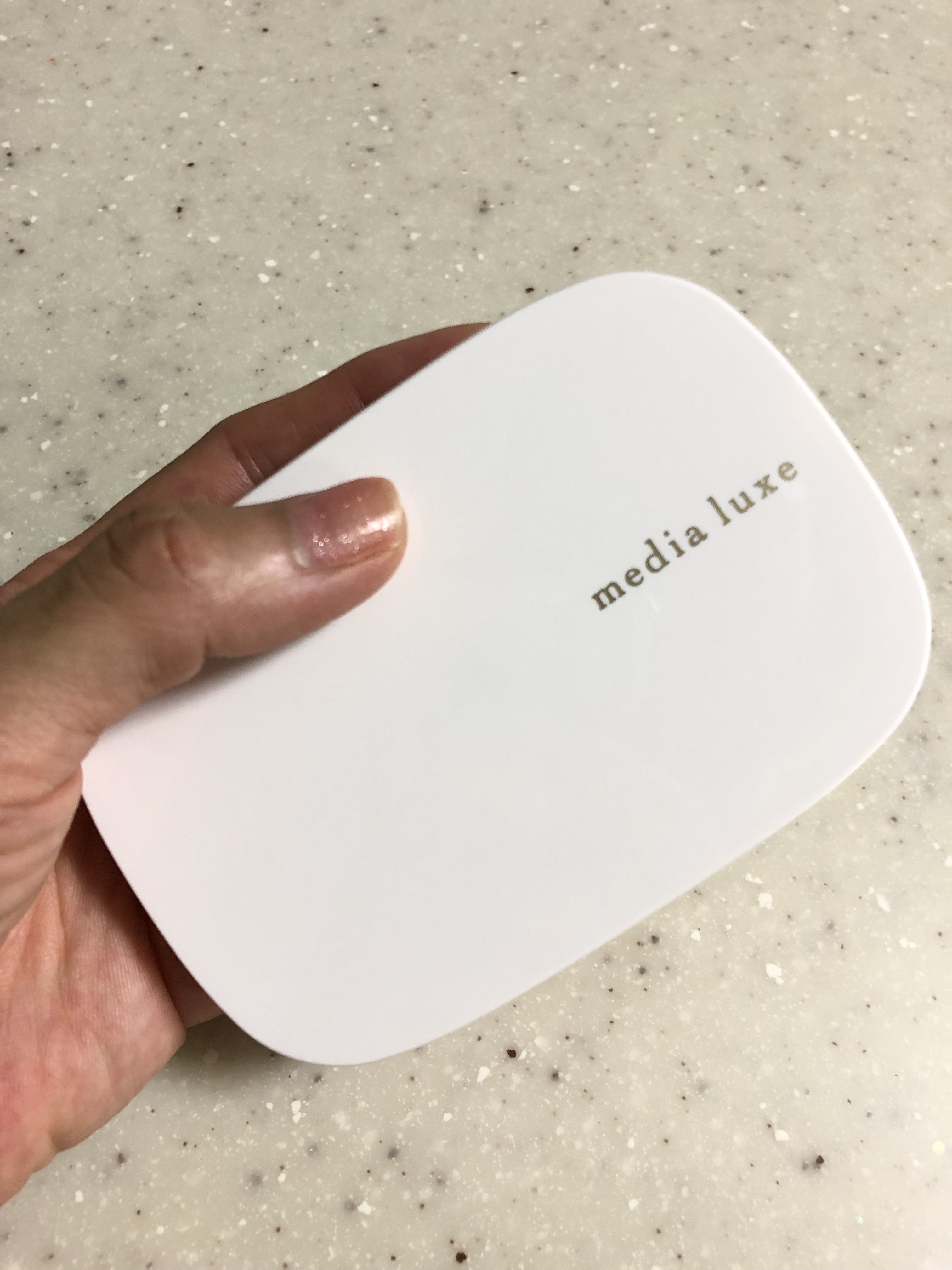 パウダーファンデーション 03 限定セット <スポンジ付き>+専用ケース/media luxe/パウダーファンデーションを使ったクチコミ（1枚目）