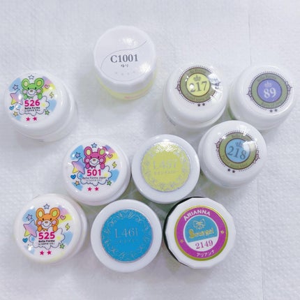 なかやまちえこ on LIPS 「カラフルな囲みネイル💅⠀⠀@reno_vocal⠀施術は@ab..」(4枚目)