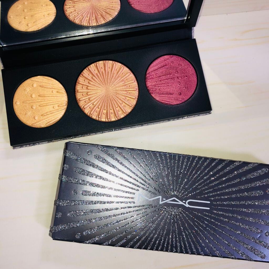 フラッシング アイス エクストラ ディメンション スキンフィニッシュ トリオ ミディアム ディープ/M・A・C/パウダーハイライトを使ったクチコミ(1枚目)