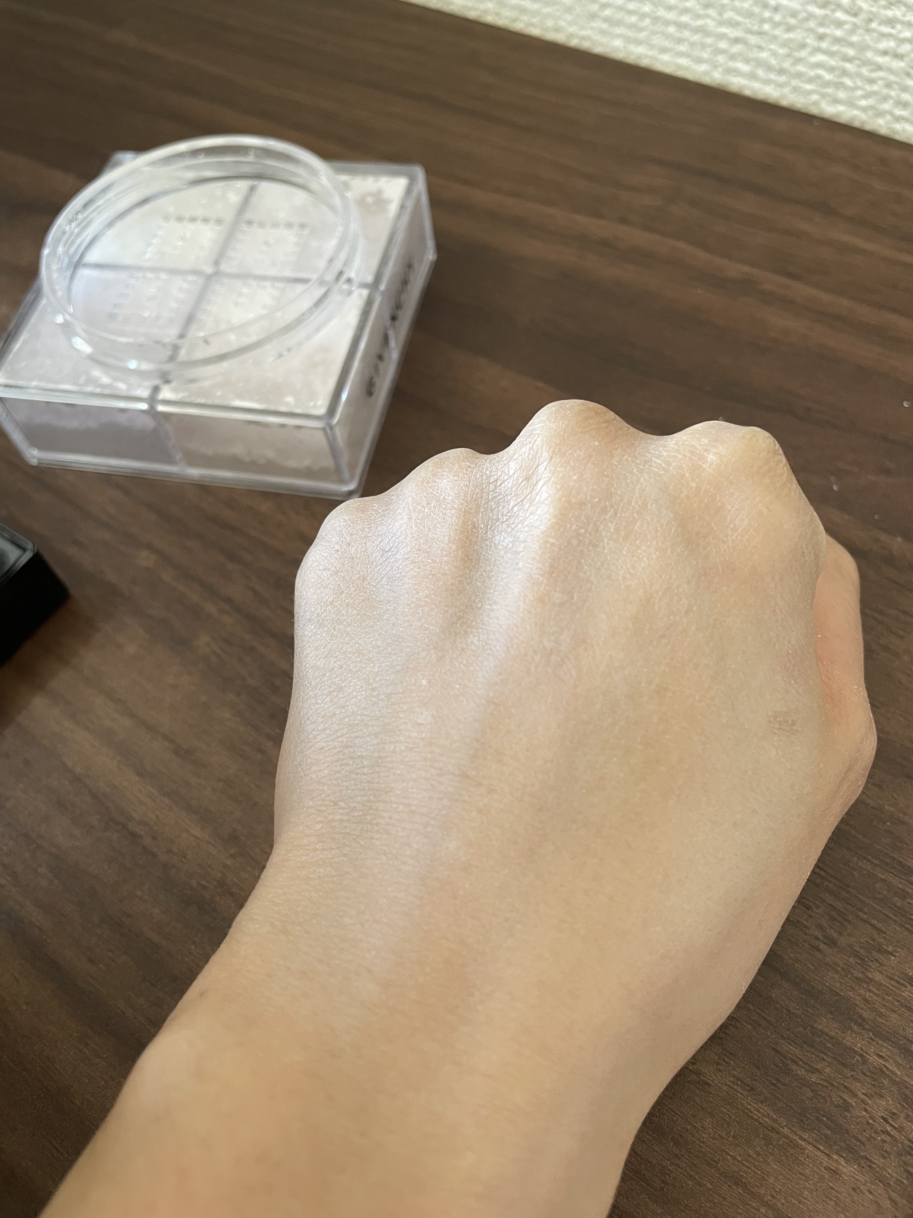 プリズム・リーブル/GIVENCHY/ルースパウダーを使ったクチコミ（3枚目）