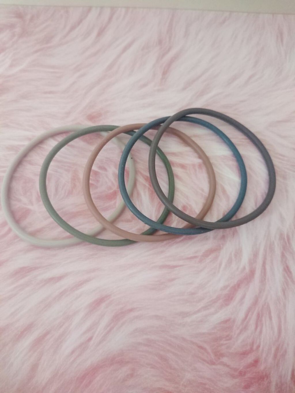 シリコンリングゴム5P/セリア/ヘアアクセサリーを使ったクチコミ（2枚目）