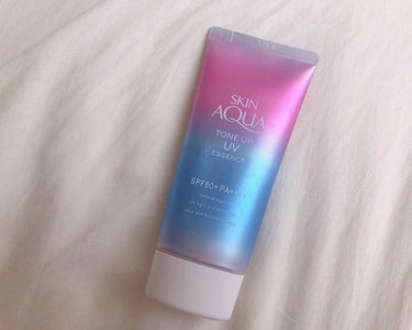 私の愛して止まない日焼け止め☺︎

☆SKIN AQUA TONE UP UV ESSENCE
もうこれは本当に大好きな日焼け止め♡♡

今までは日焼け止めの匂いとか塗った感とかが苦手であまり好きではな