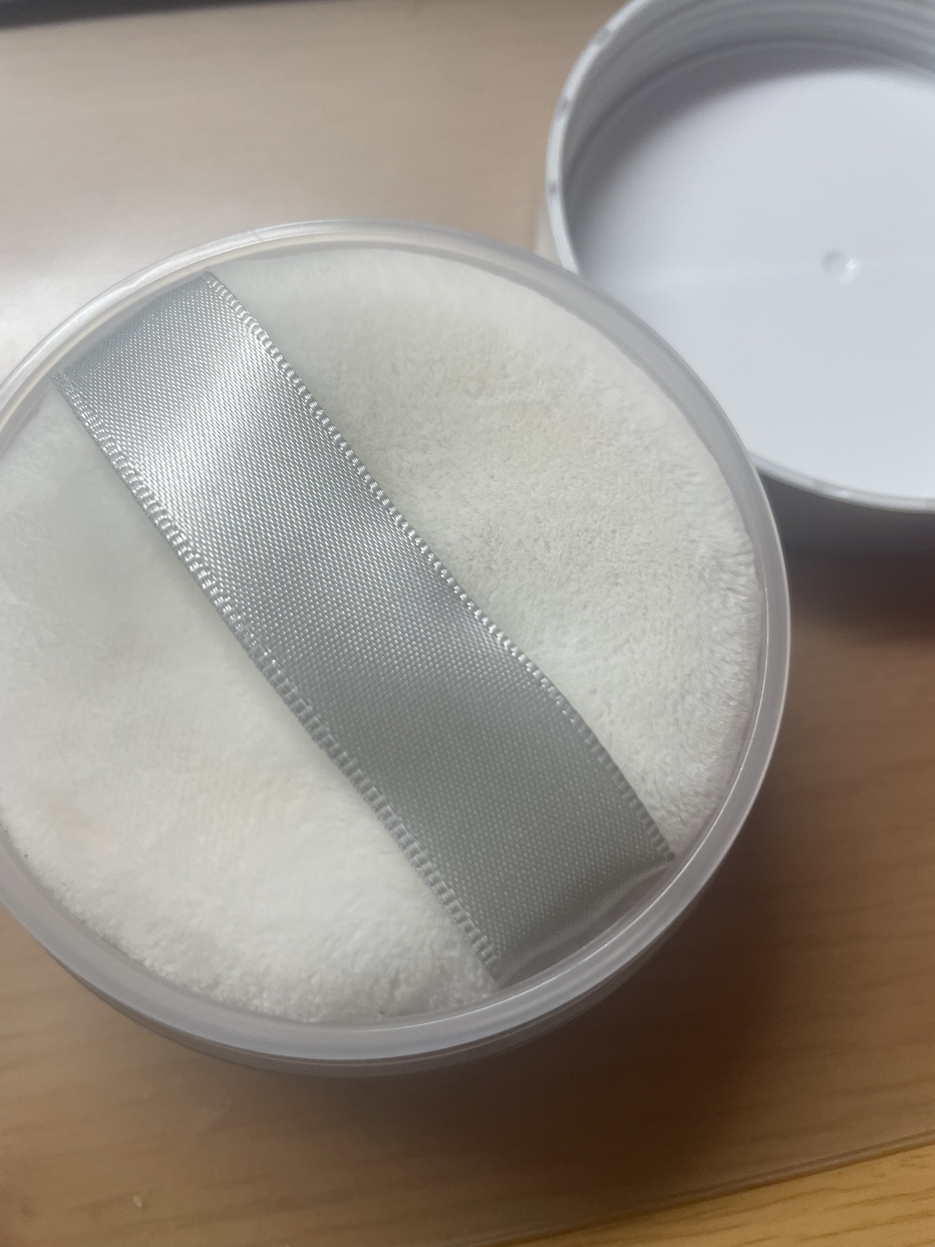 スージー エキスパート マイクロエアリーパウダーＦ/SUSIE N.Y./ルースパウダーを使ったクチコミ（2枚目）