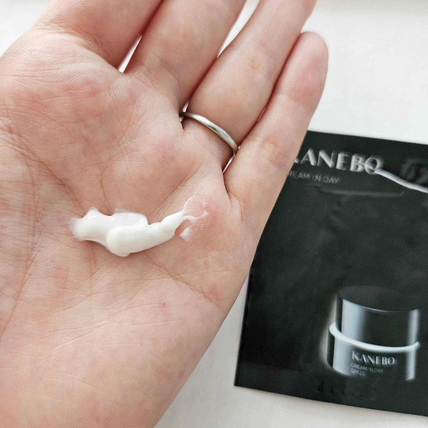 ライブリースキン　ウェア/KANEBO/クリーム・エマルジョンファンデーションを使ったクチコミ（3枚目）