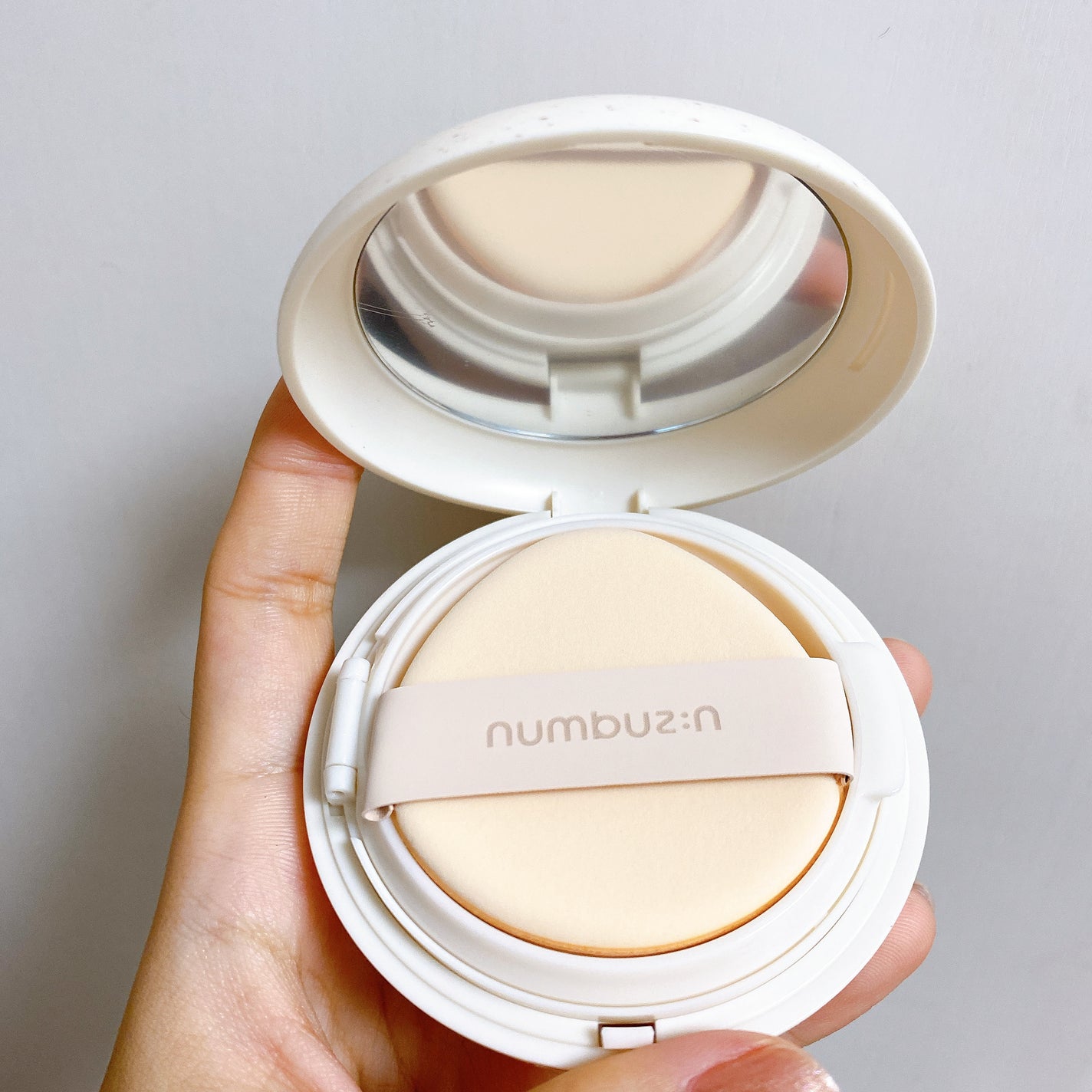 3番 ノーファンデ陶器肌トーンアップクッション/numbuzin/クッションファンデーションを使ったクチコミ(2枚目)