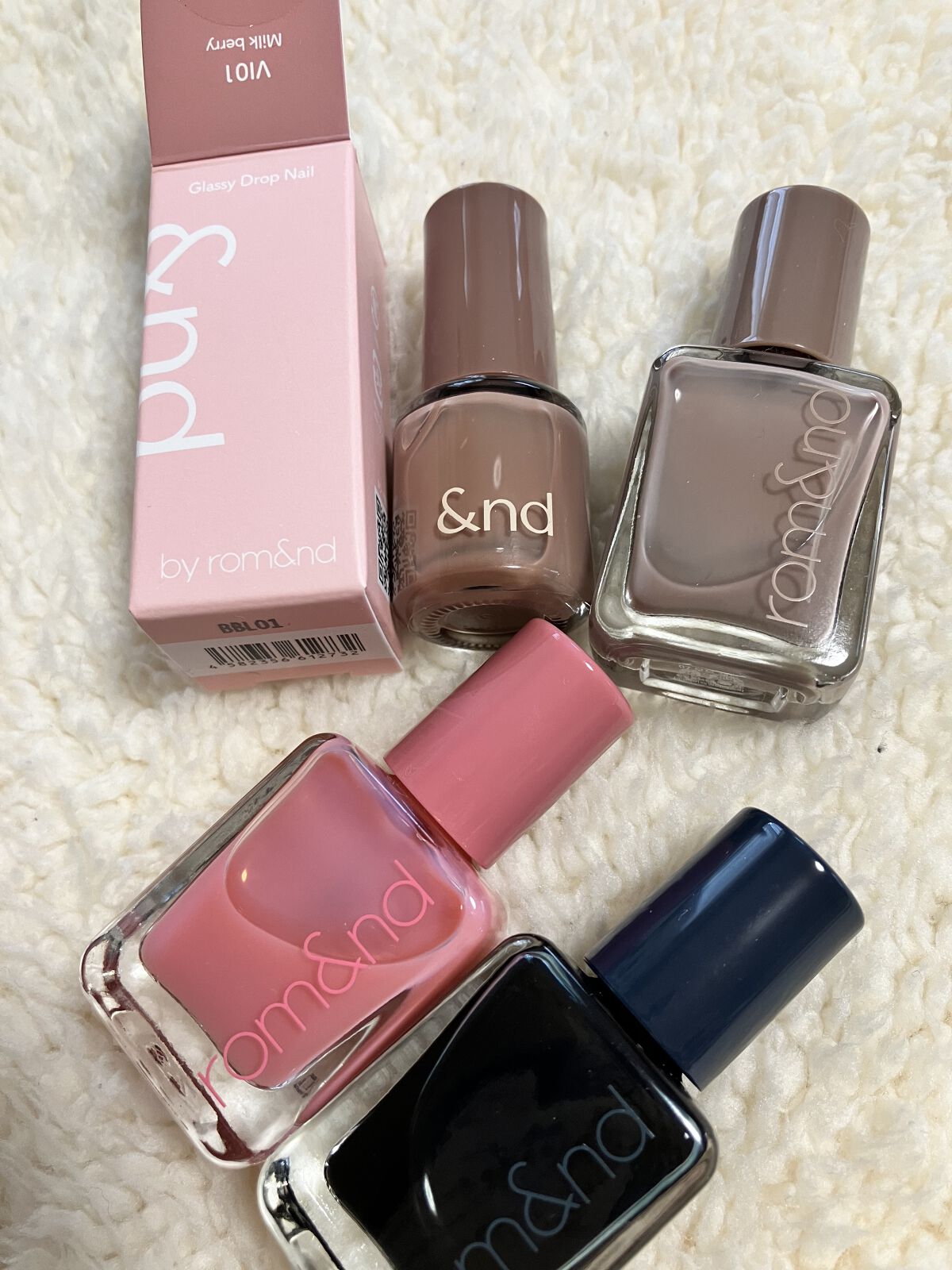 アンドバイロムアンド　グラッシードロップネイル/&amp;nd by rom&amp;nd/マニキュアを使ったクチコミ（1枚目）