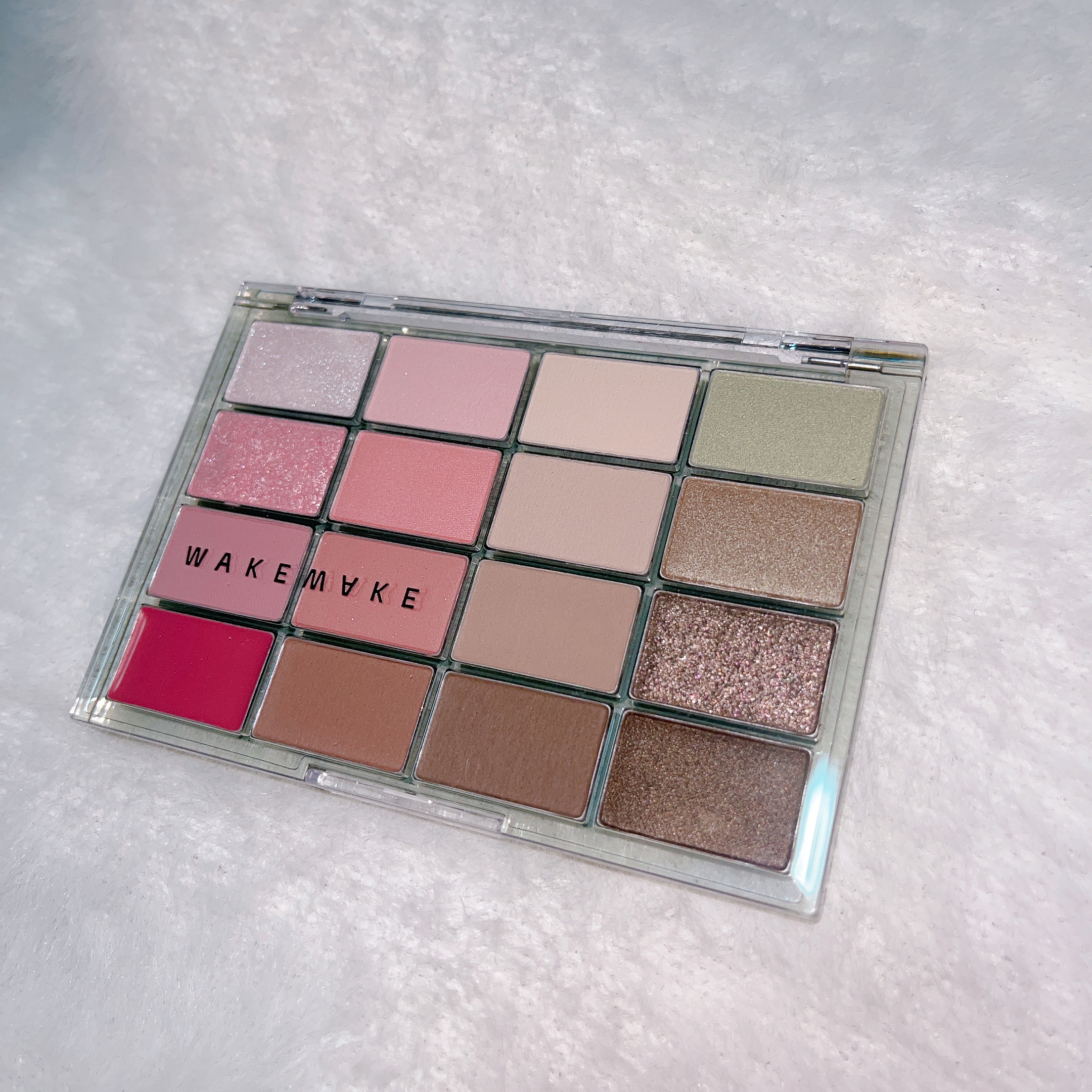 WAKEMAKE ソフトブラーリングアイパレット　21.フォールインフィグブラーリング


秋っぽいクールなメイクと甘めなメイクにいろんな使い方が出来そう
ラメ、マット、バームがあってアイメイクだけじゃなくチークやリップとしても使えちゃう
