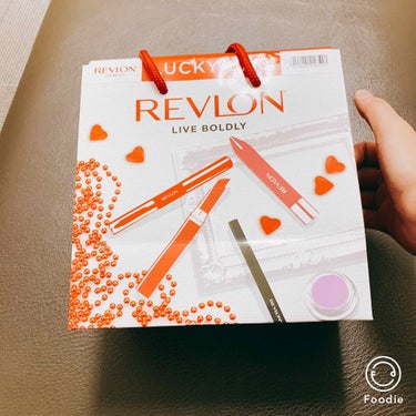 REVLON ラッキーバッグ 2019のクチコミ「この時期毎年でる、ラッキーバッグ。
今年はレブロンとメイベリンを購入しました！！

❁﻿内容❁.....」（1枚目）