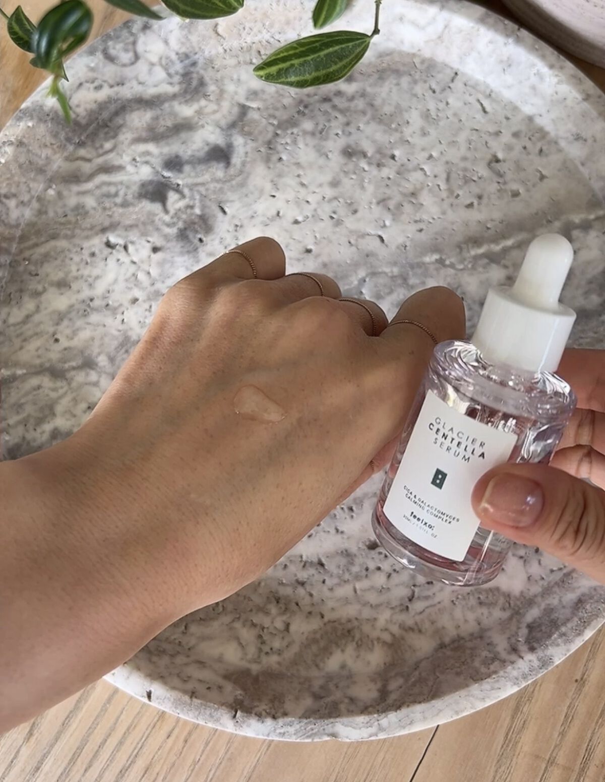 GLACIER CENTELLA SERUM /feelxo/美容液を使ったクチコミ（2枚目）