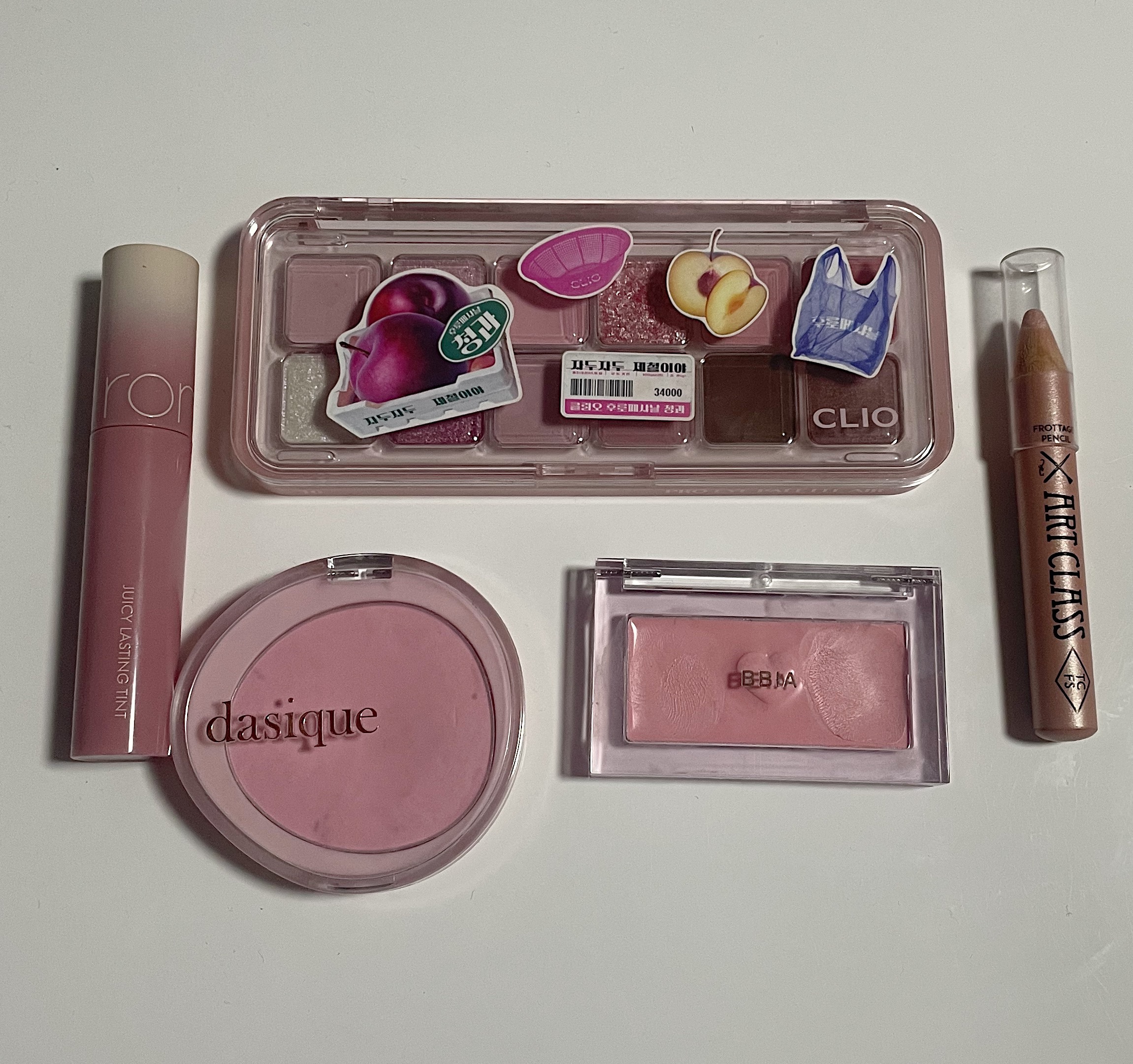 今日の使用コスメ💄♡




bbiaのチークを塗った上にデイジークのチークを乗せると崩れにくい気がする、🥺💗



#今日のメイク #今日の使用コスメ #秋の自分磨きレシピ 