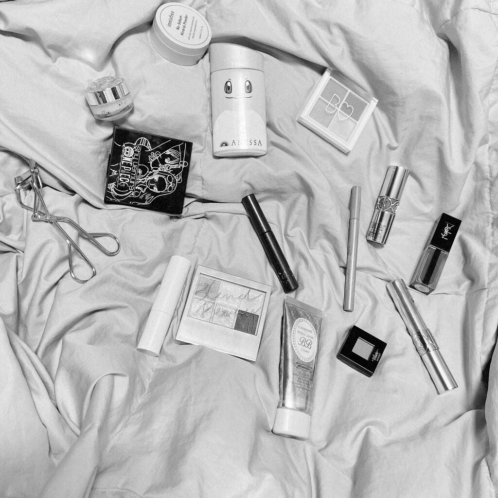 るな on LIPS 「お気に入りメイク𓂃𓈒🥀✯私が普段のバイトの日や休日にしているお..」(1枚目)