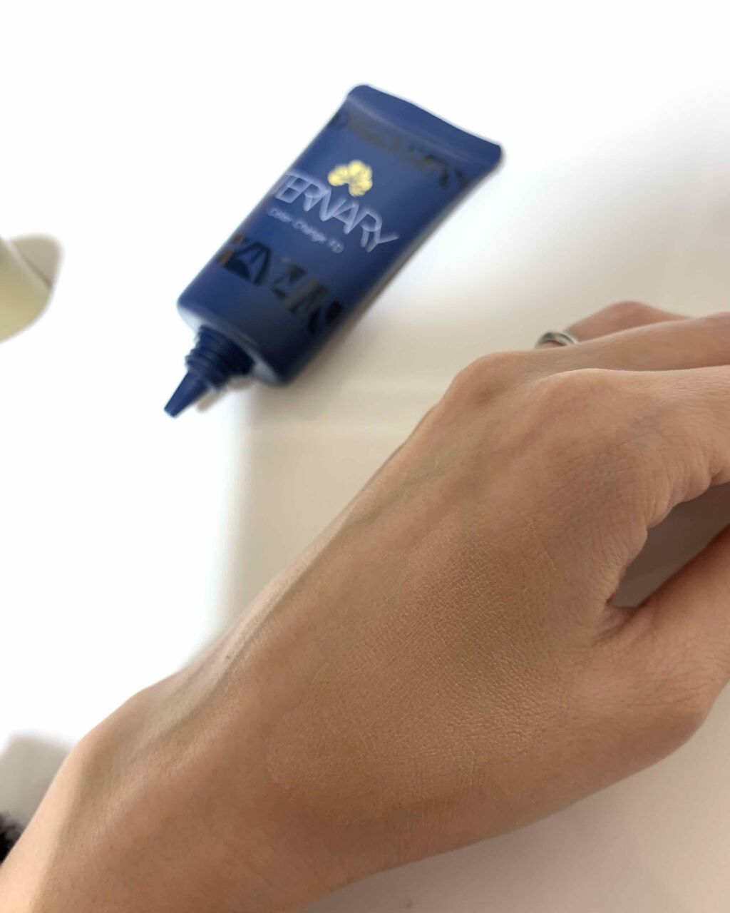 Tカラーチェンジライトタッチファンデーション/TERNARY/リキッドファンデーションを使ったクチコミ(3枚目)