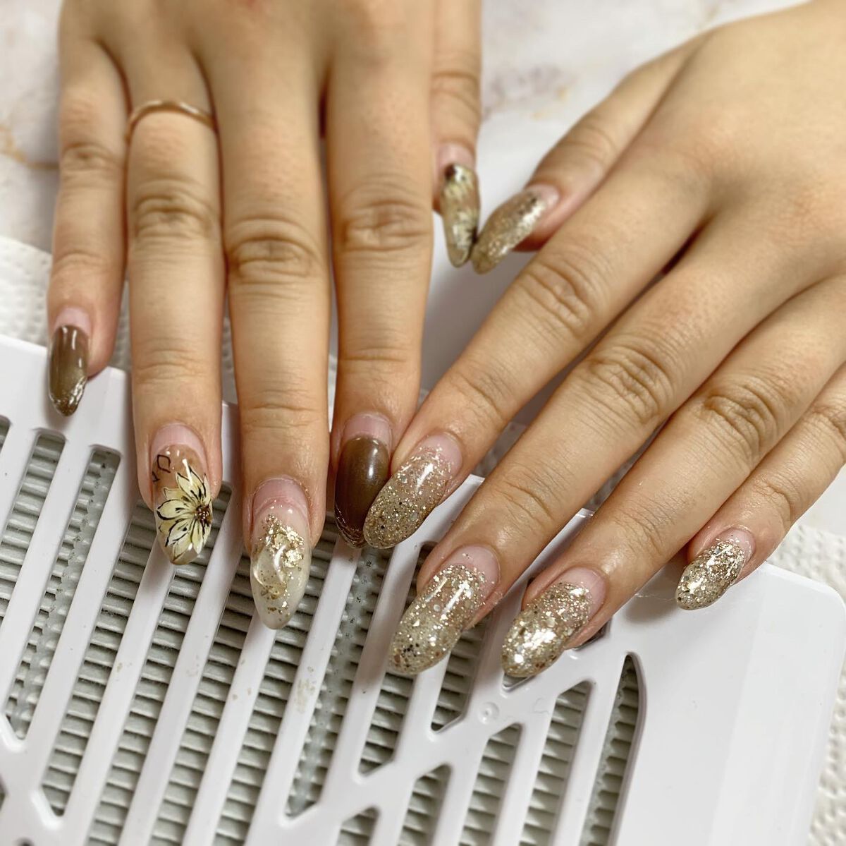 夏ネイルのネイルデザイン】グレースジェルベース｜グレースジェルの