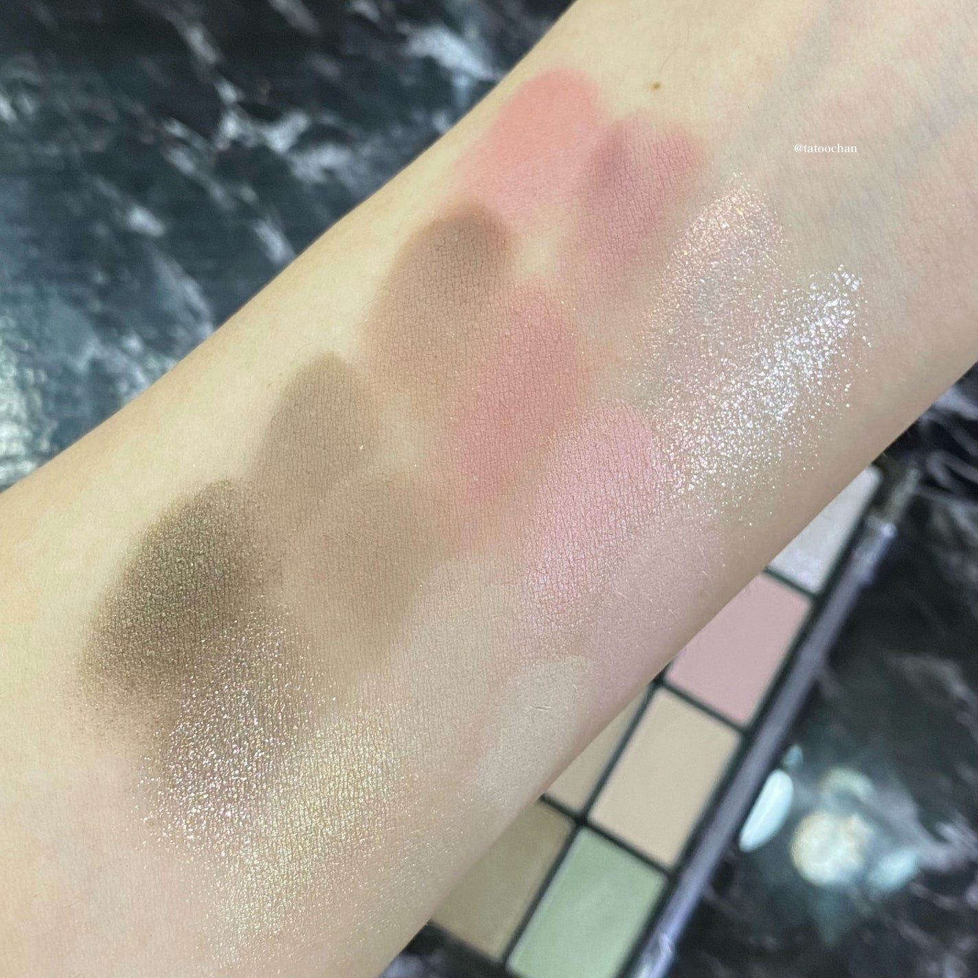 ソフトブラーリングアイパレット/wakemake/アイシャドウパレットを使ったクチコミ(3枚目)