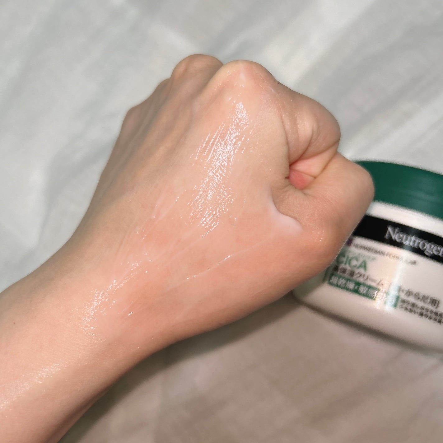 ニュートロジーナ®ノルウェー フォーミュラ インテンスリペア CICA 高保湿クリーム/Neutrogena/フェイスクリームを使ったクチコミ(3枚目)