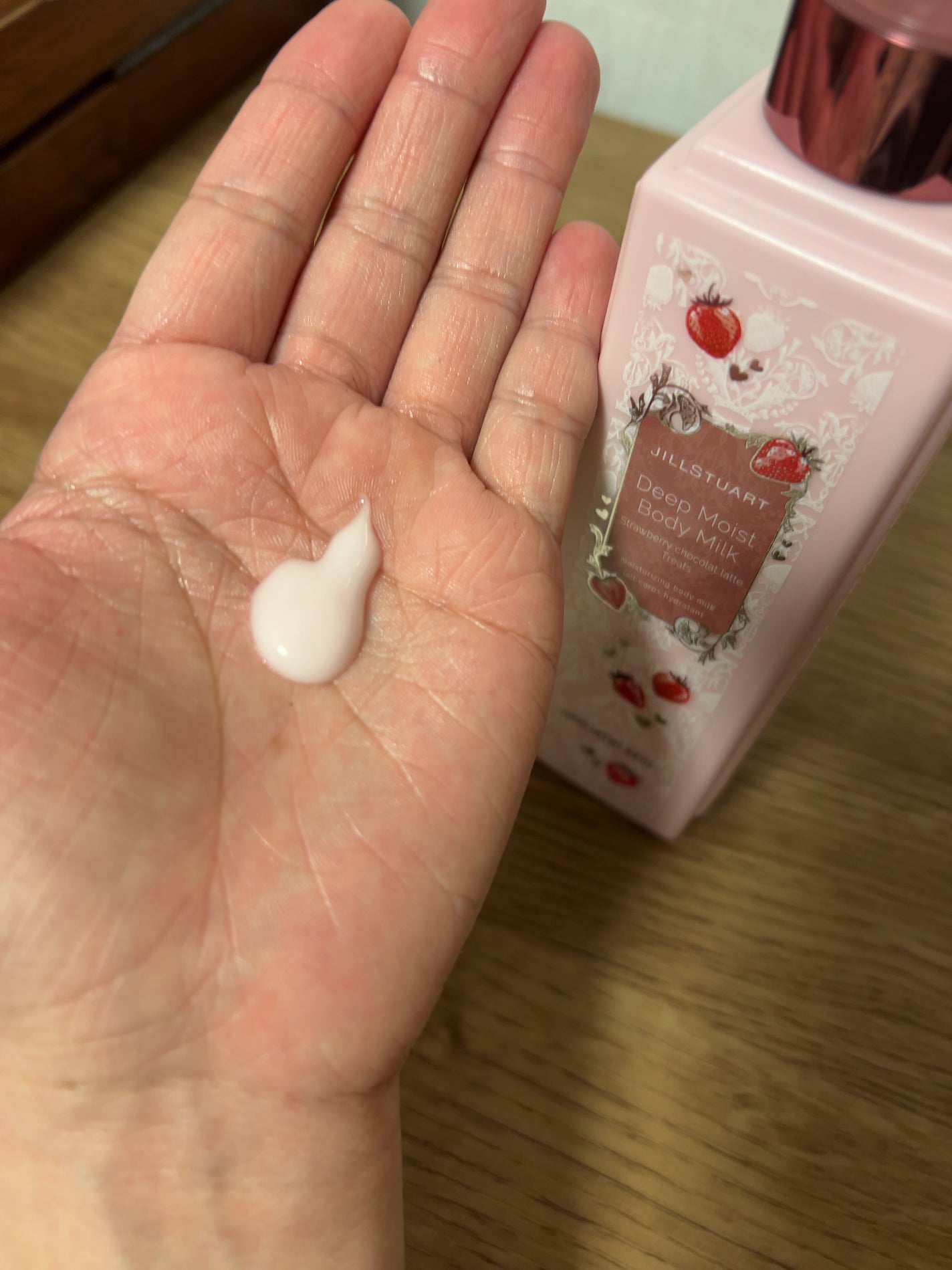 ジルスチュアート ディープモイストボディミルク ストロベリー ショコララテ トリーツ/JILL STUART/ボディミルクを使ったクチコミ(3枚目)