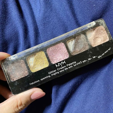 NYX Glitter Cream Palette 09
ラメ好きのわたくし。
こちらもほじくりながら使ってます(*´ω｀*)
綿棒だったり、爪楊枝だったり少しづつ使ってます！
上からパウダーのアイシャ