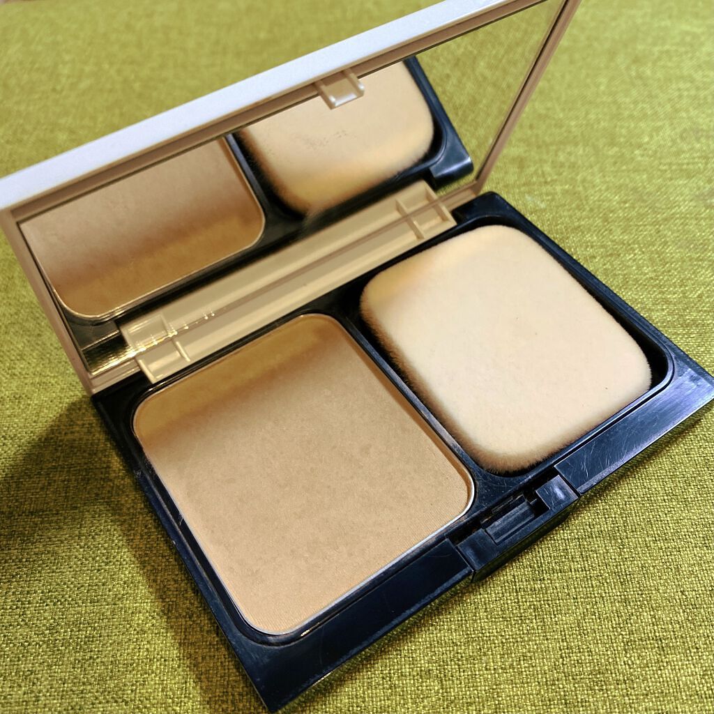 エトヴォス タイムレスミネラルファンデーション／SPF26PA++のクチコミ「美肌ではありませんが、ある程度きれいにムラのない肌になれます。
濃いシミは隠せませんが、コンシ.....」（1枚目）