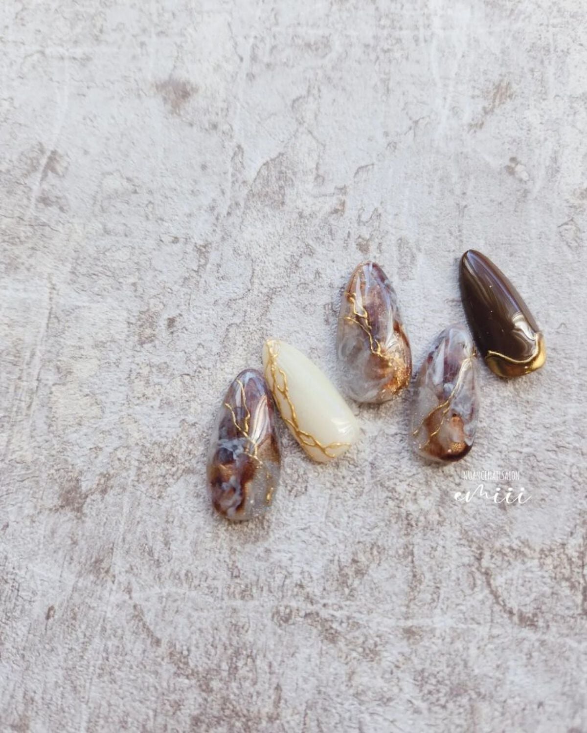 e_nails//フォロバ◎//ネイルとコスメ好きママ on LIPS 「Brown Nail𓈒*⑅𓂃𓂃𓈒*⑅今回はインクを使っての大理..」(3枚目)