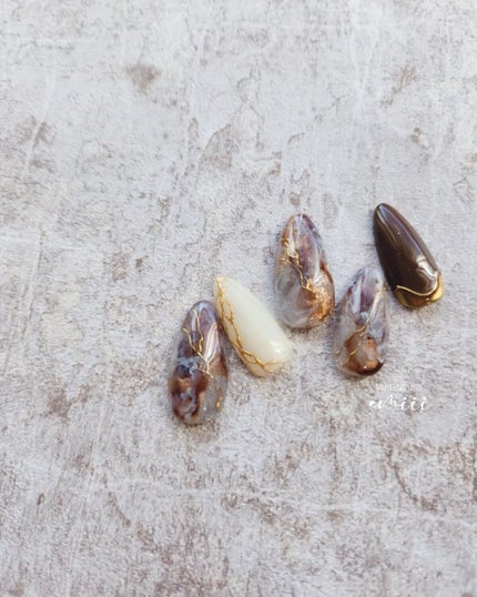 e_nails//フォロバ◎//ネイルとコスメ好きママ on LIPS 「Brown Nail𓈒*⑅𓂃𓂃𓈒*⑅今回はインクを使っての大理..」(3枚目)