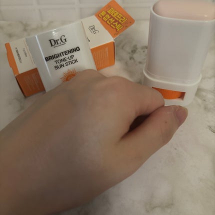 ブライトニングアップサンスティック SPF50+ PA++++/Dr.G/日焼け止めスティックを使ったクチコミ(3枚目)