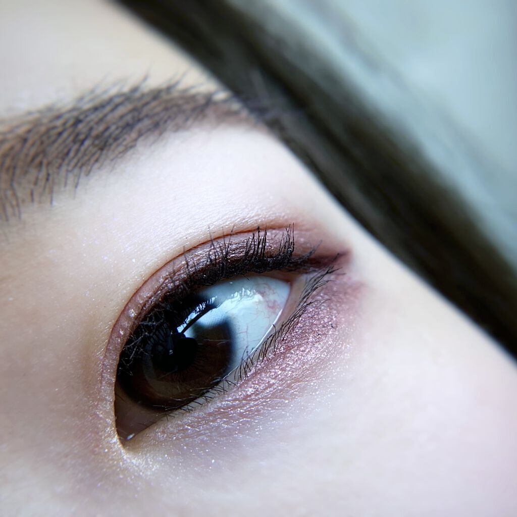 今日のメイク

キャンメイク
シルキースフレアイズ
05 ライラックモーヴ

クイックラッシュカーラーセパレート
No.02 ブラック



キャンメイクのシルキースフレアイズアイズ

発色は個人的には控えめ。
粉落ちはしない。

上段が私