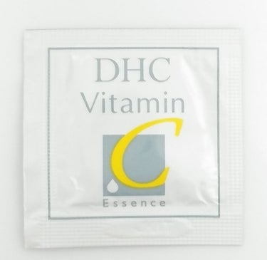 DHC 薬用V/C美容液のクチコミ「DHC　薬用V/C美容液

サンプルを使いました｡


テクスチャはさらさらの黄色い液体です｡.....」（1枚目）