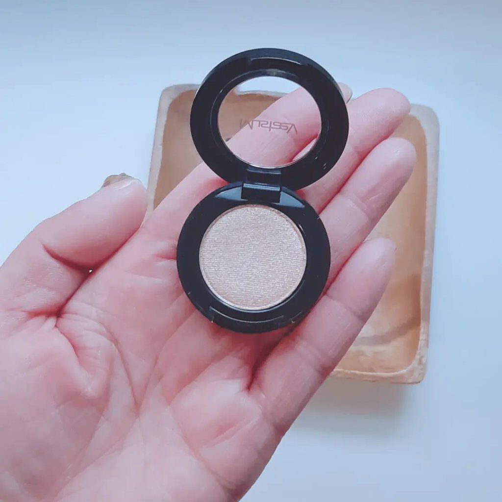 みぃ on LIPS 「MUSTAEV〔マステブ〕アイシャドウ #201スキン ..」(2枚目)