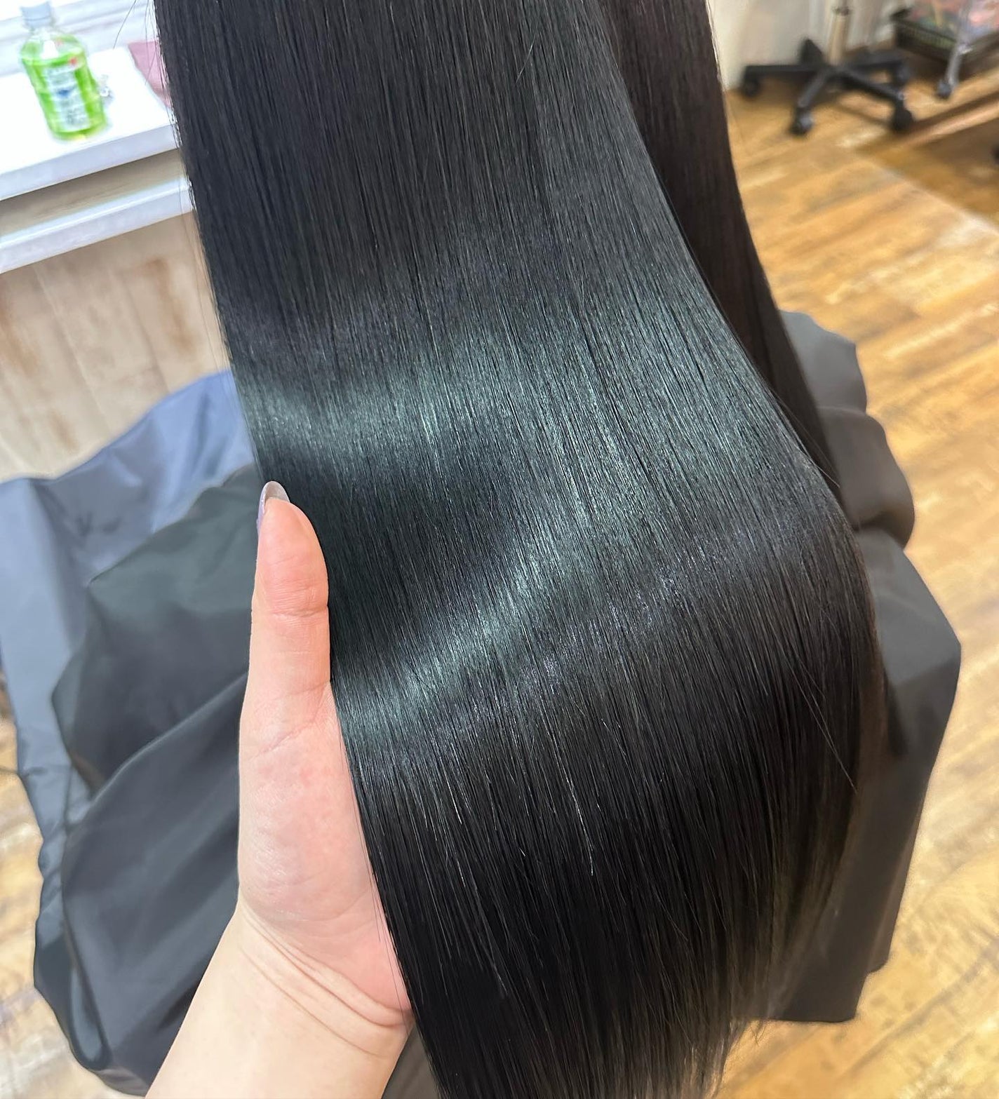 miri on LIPS 「..ツヤツヤ美しいです。..#ウルトワ#髪質改善#ULTOWA..」(1枚目)