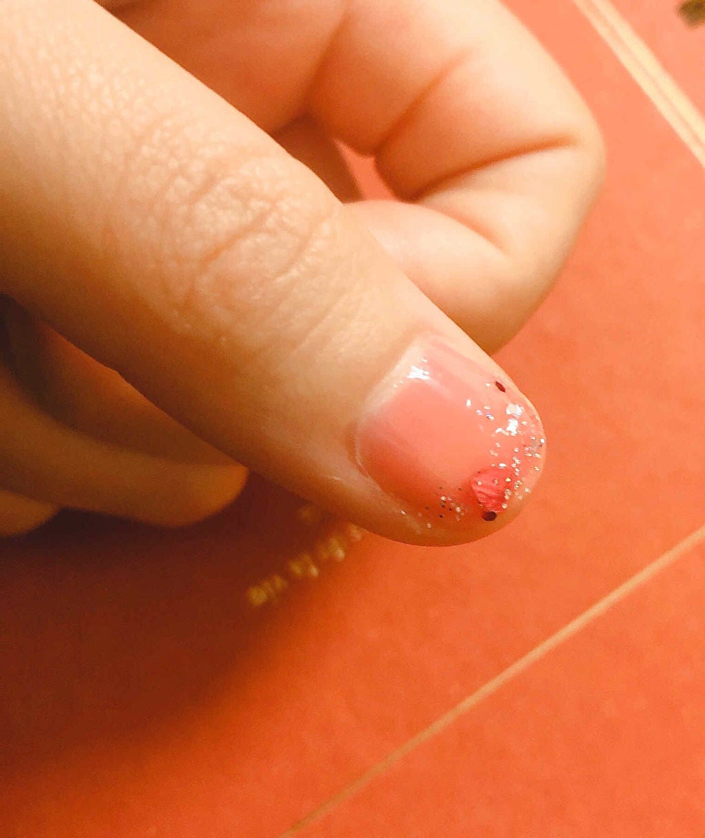 めい on LIPS 「DAISOのIt'sgirlのラメネイルです♪名前が射止めてハ..」(1枚目)