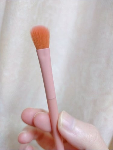 UR GLAM　EYESHADOW BRUSH A/U R GLAM/メイクブラシを使ったクチコミ（3枚目）