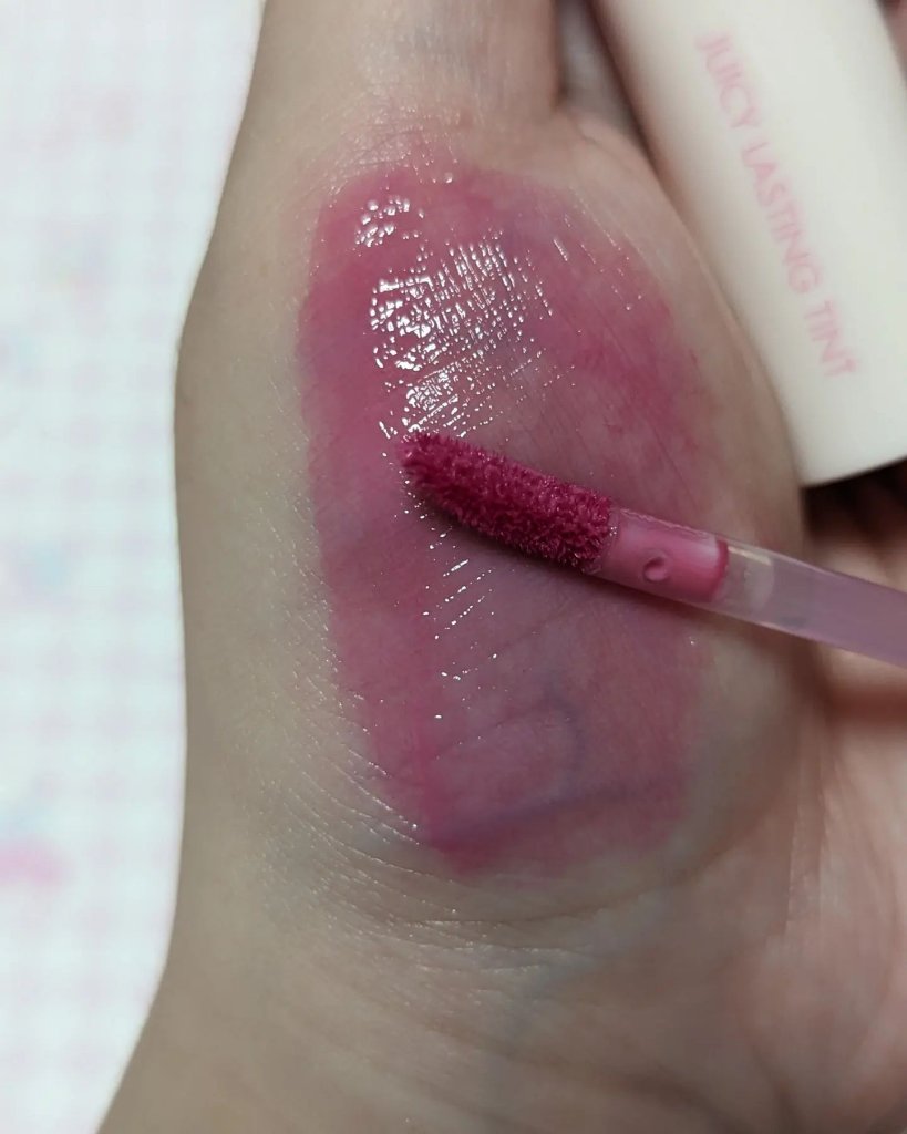 ジューシーラスティングティント/rom&nd/リップティントを使ったクチコミ（3枚目）