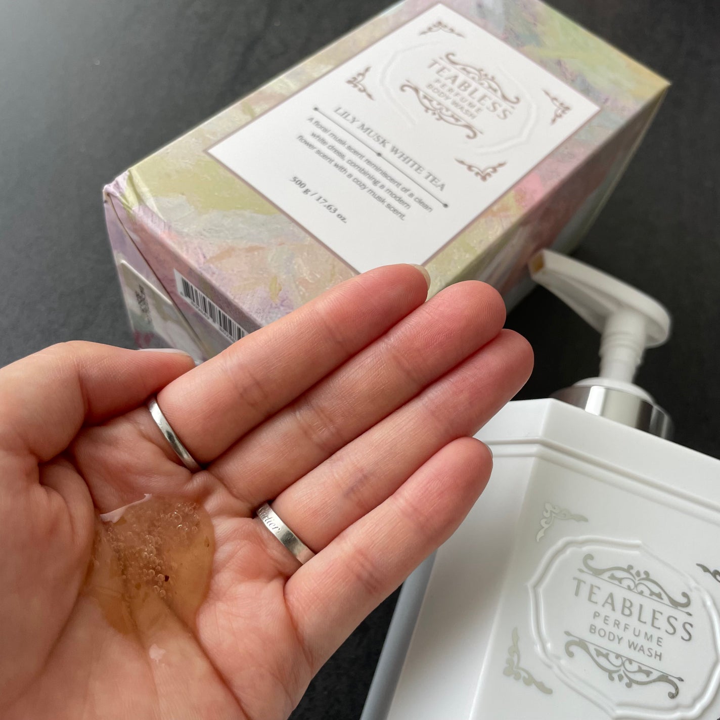 パフュームボディローション リリィムスクホワイトティー/TEABLESS/ボディローションを使ったクチコミ(2枚目)