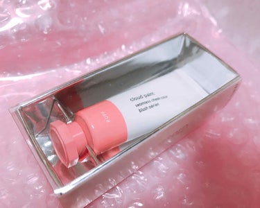 Glossier.
Cloud Paint  Puff（10ml）

いつ買ったの？それはねBFだよ……

また商品ブランド登録無いやんけ！！！面倒なので海外コスメで登録してますがTwitterで人気？