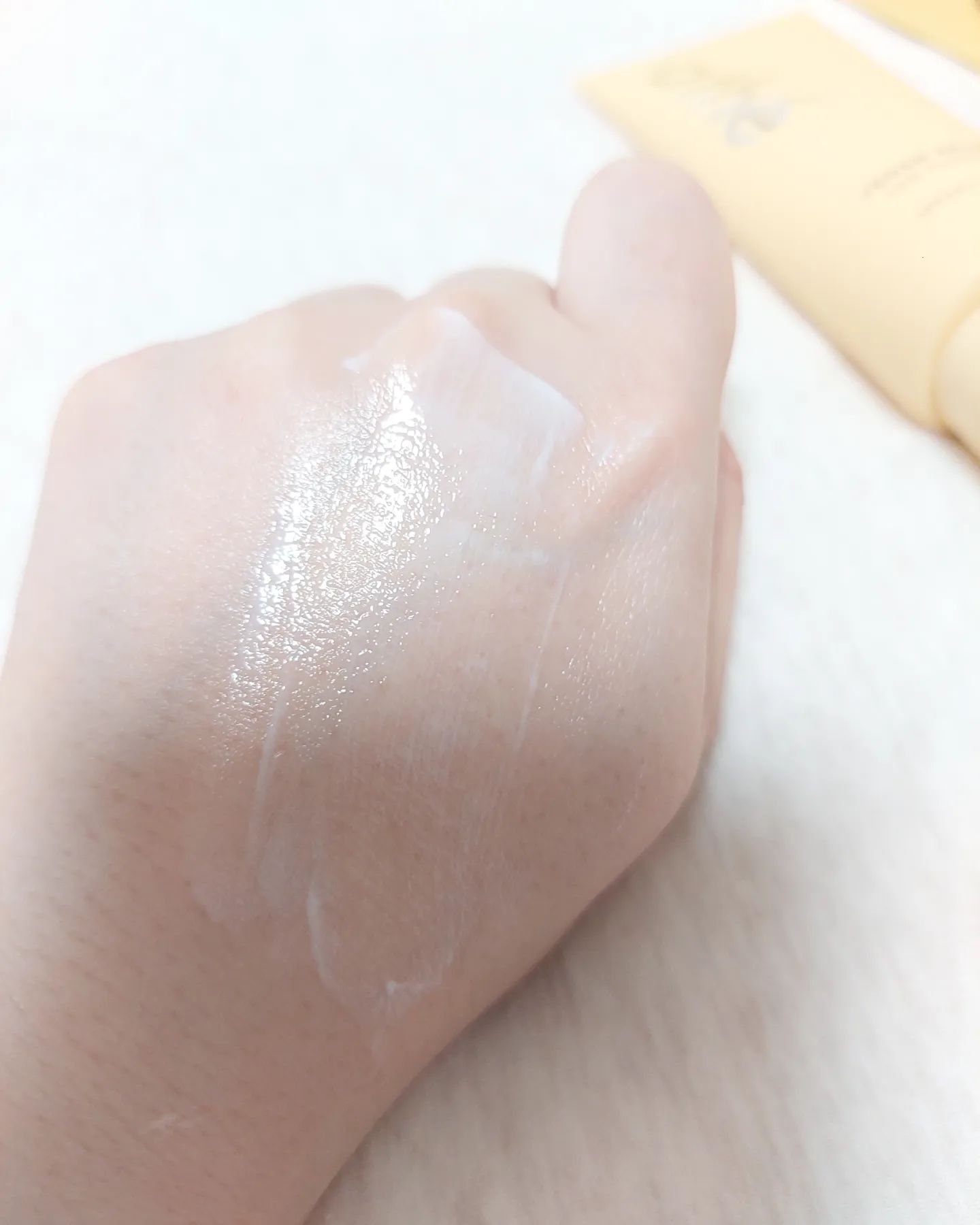 ヴィーガン リリーフ サン エッセンス /athé/日焼け止めクリームを使ったクチコミ（3枚目）