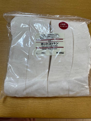 無印良品生成カットコットン
貰い物なのですが、使ってます。

無印の沢山入っててコスパ最強だと思います（笑）

でも、方向なのかケバケバする時があってそうなるとちょっと…みたいな感じです(´･ω･`)
