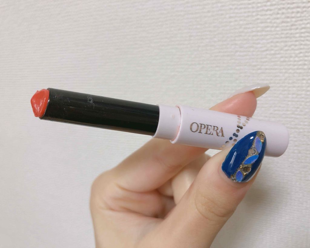 オペラ
シアーリップカラー N
25 coral orange


スルスルぬれて、ツヤっと透明感ある透けた発色してくれてかわいい。ツヤッツヤ。
このコーラルオレンジの色も使いやすくてかわいい。

細くて塗りやすいのもポイント良し。

乾燥