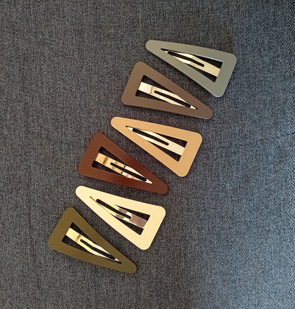 スリーピン 三角２個入り/DAISO/ヘアアクセサリーを使ったクチコミ（2枚目）