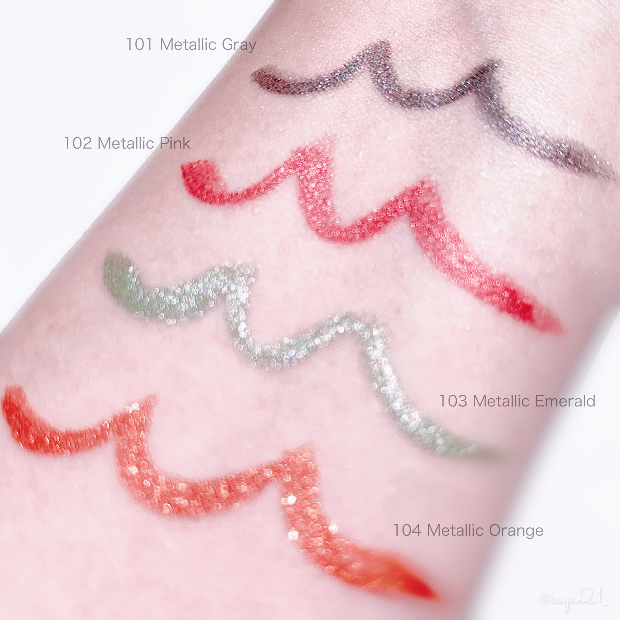 美容液カラーライナー 101 メタリックグレー/Borica/リキッドアイライナーを使ったクチコミ（3枚目）