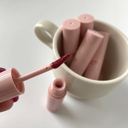 アンドバイロムアンド グラッシーボムティント/&nd by rom&nd/リップティントを使ったクチコミ(2枚目)