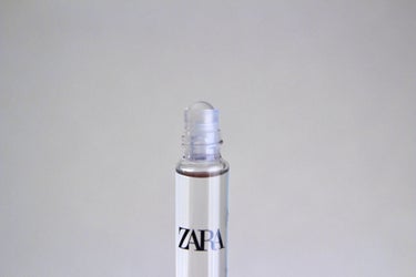 ZARA FEMME オードトワレのクチコミ「
先日色々試したZARAの香水の中からFEMMEのロールオンタイプを購入しました〜ಠ_ಠ

コ.....」（3枚目）