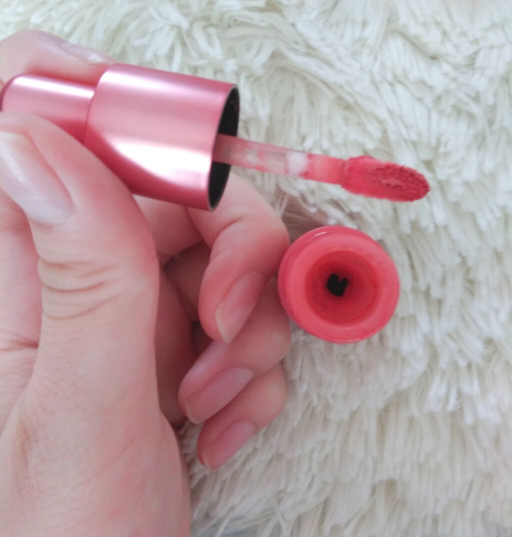 キス クラウド ブロッテッド リップ カラー/REVLON/口紅を使ったクチコミ（3枚目）