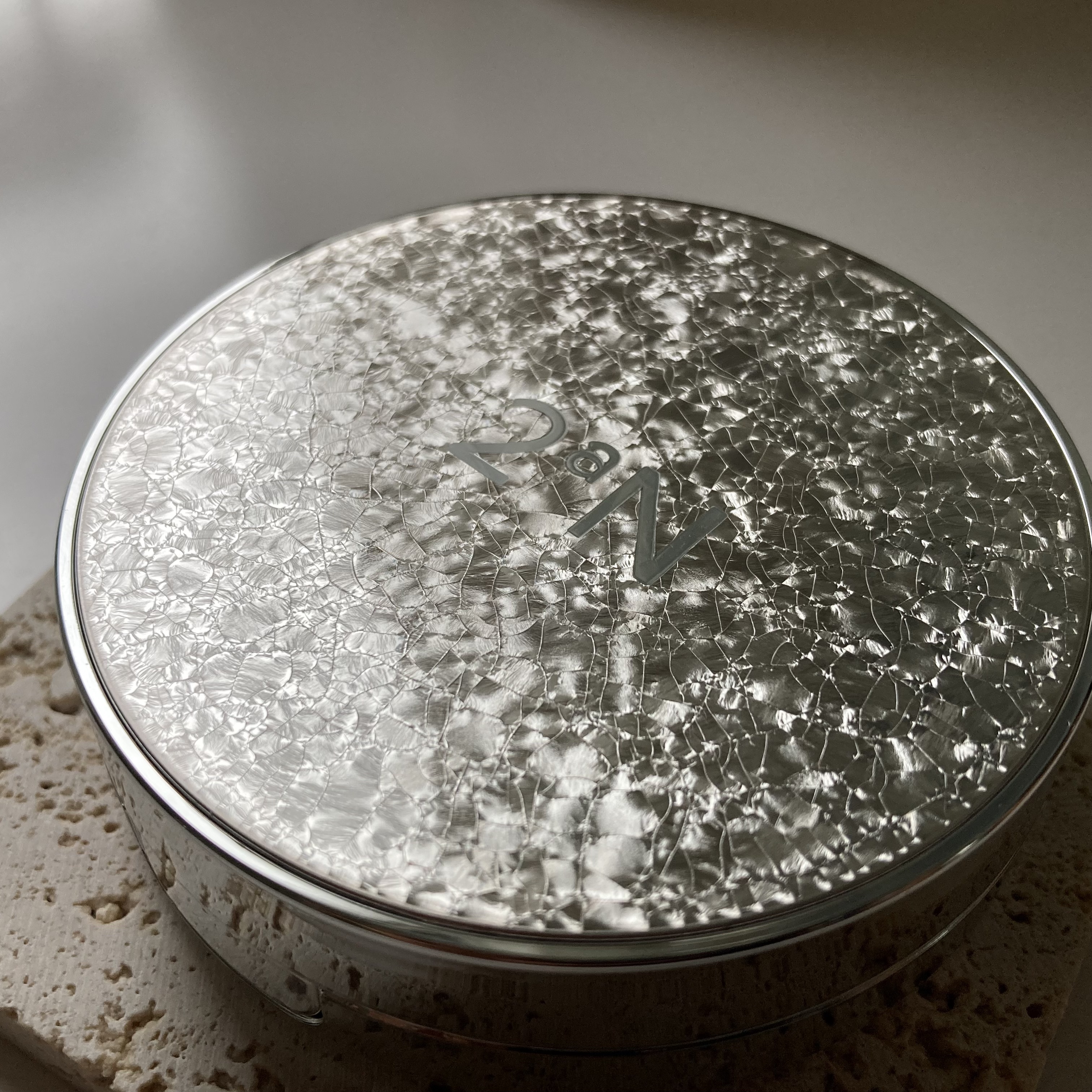 グリーミングテンションパクト 22 ミディアムベージュ 本体/2aN/クリーム・エマルジョンファンデーションを使ったクチコミ（1枚目）