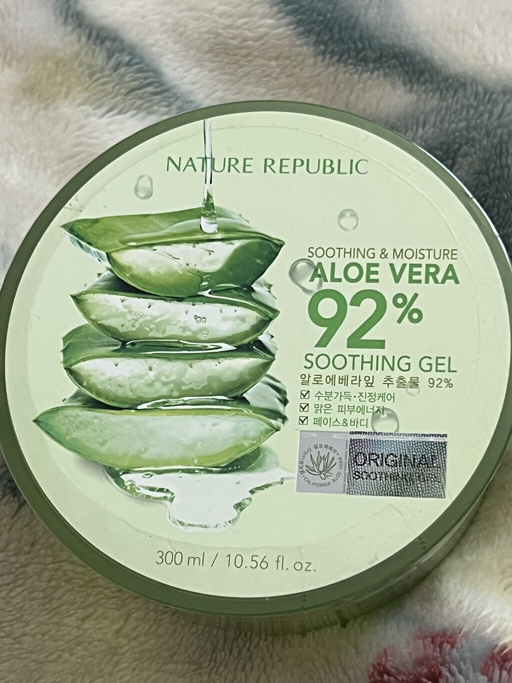 
ネイチャーリパブリック♡
やはり人気なだけありますね。
肌が保湿されメイクのりが
良くなった気がします(´ฅ•ω•ฅ｀)

お値段も安いのでコスパ
良いなーて感じました♡

#ネイチャーリパブリック
#スージング&モイスチャーアロエゲル
