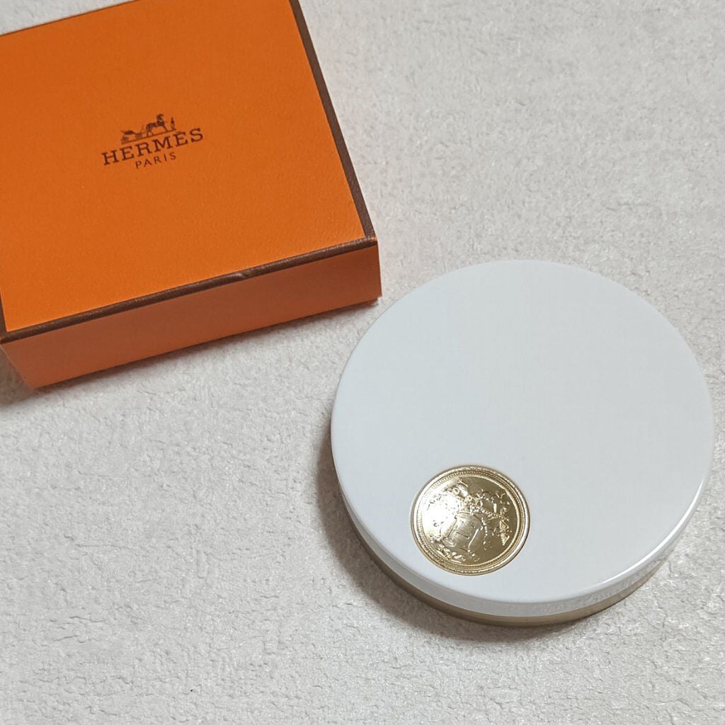 プードル オルフェーヴル フェイス&アイ イルミネイティングパウダー/エルメス/プレストパウダーを使ったクチコミ(3枚目)